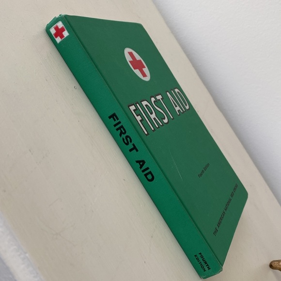 1957 First Aid Hardcover Book by The American National Red Cross - Picture 4 of 14